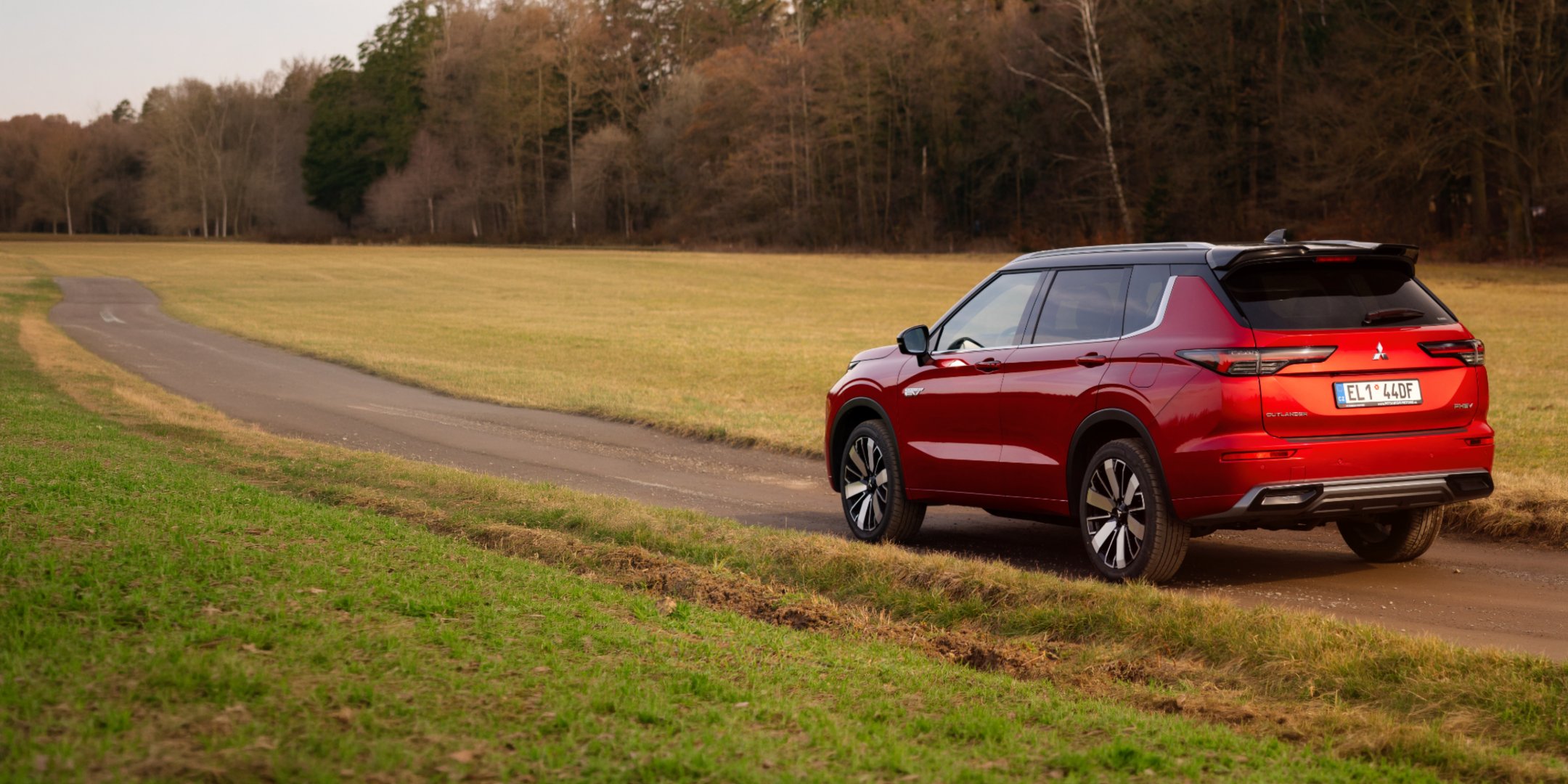 Mitsubishi Outlander PHEV 25 rokov - elektrina na každý deň